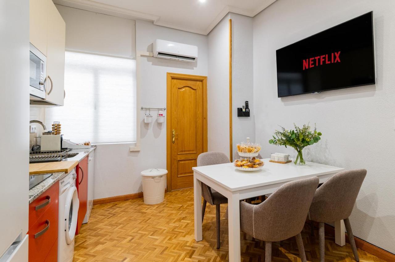 Centrico Apartamento Con 3 Banos En Puerta Del Sol Y Atocha Madrid Exterior photo