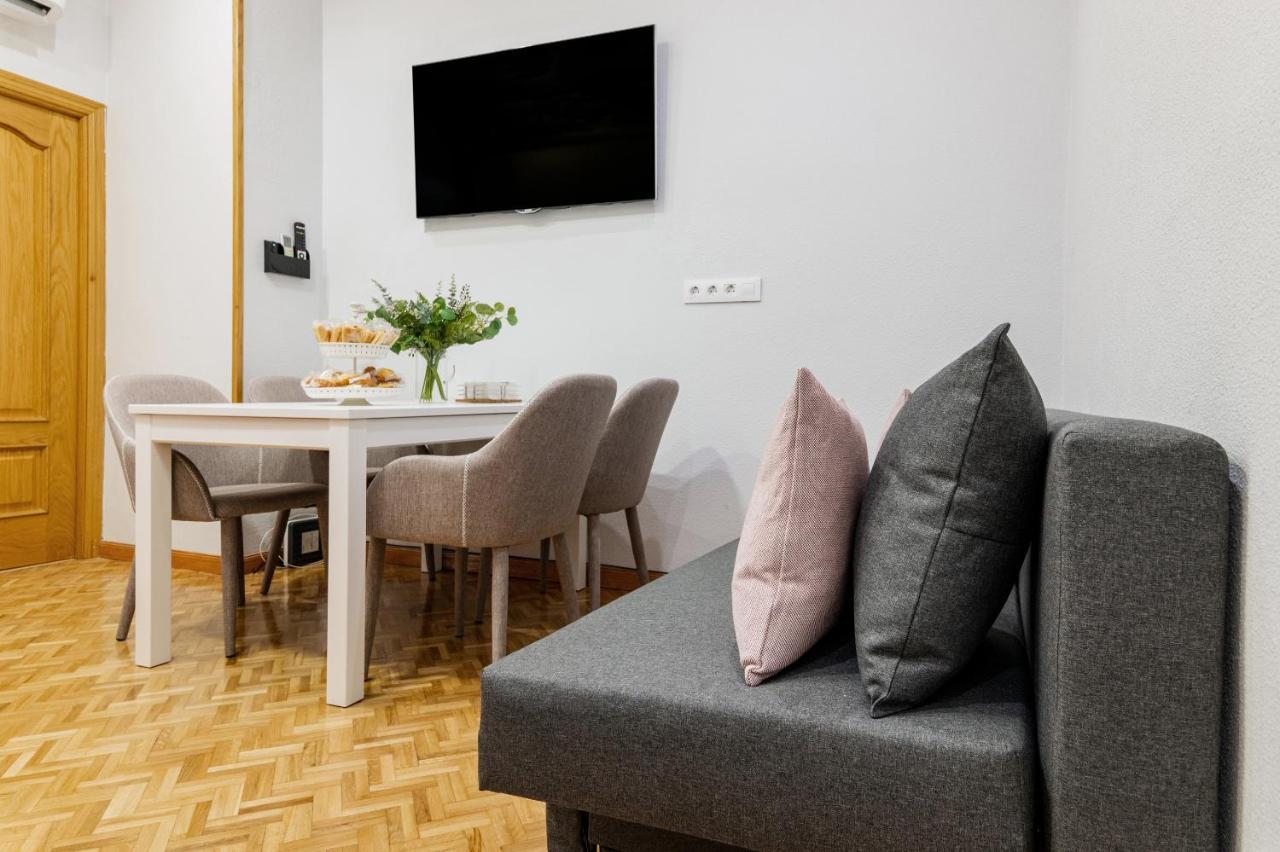 Centrico Apartamento Con 3 Banos En Puerta Del Sol Y Atocha Madrid Exterior photo